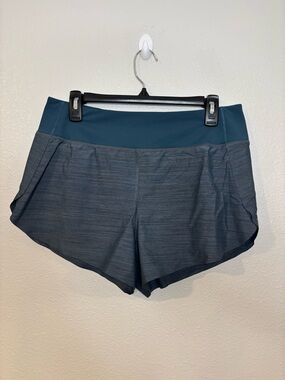 Athleta Run With It Textured 3.5” Athletic Shorts